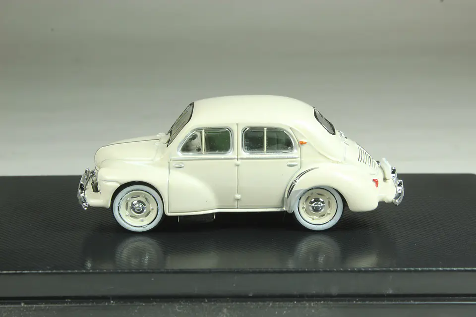 DeAgostini N° 48 Hino Renault 4CV (PA55) 1955 — foto 2 de 3