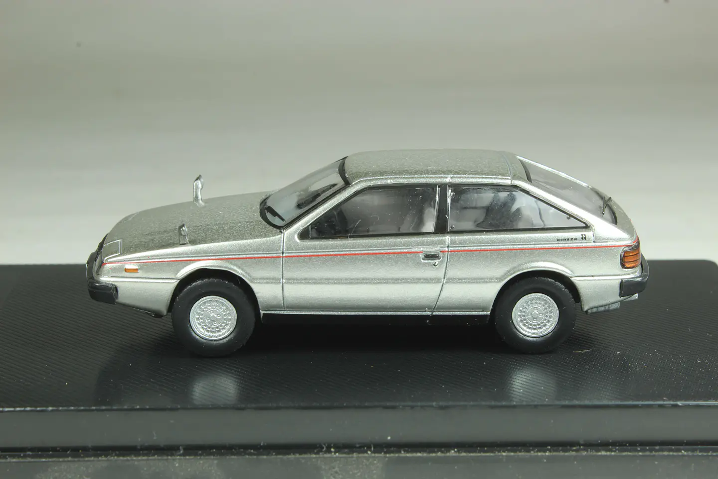 DeAgostini N° 44 Isuzu Piazza (JR130) 1981 — foto 2 de 3