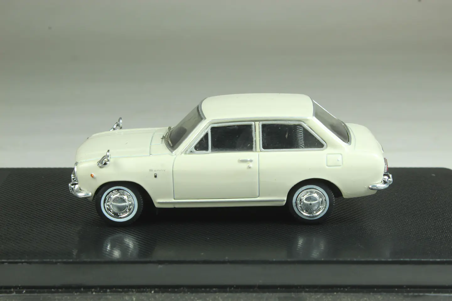 DeAgostini N° 45 Datsun Sunny (B10) 1966 — foto 2 de 3