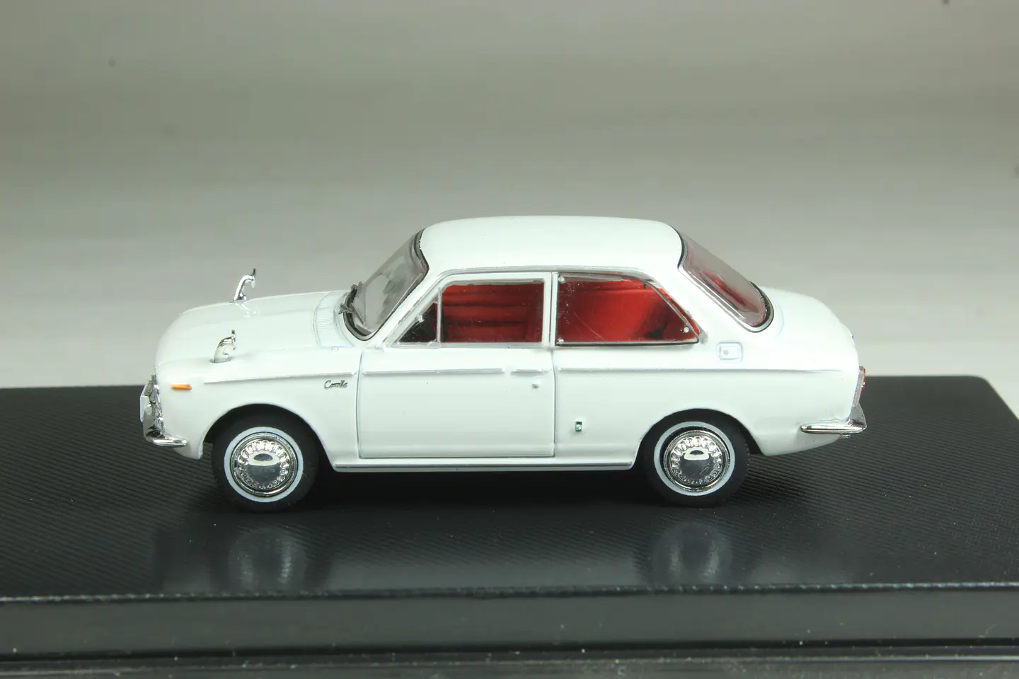DeAgostini N° 49 Toyota Corolla (KE10D) 1966 — foto 2 de 3