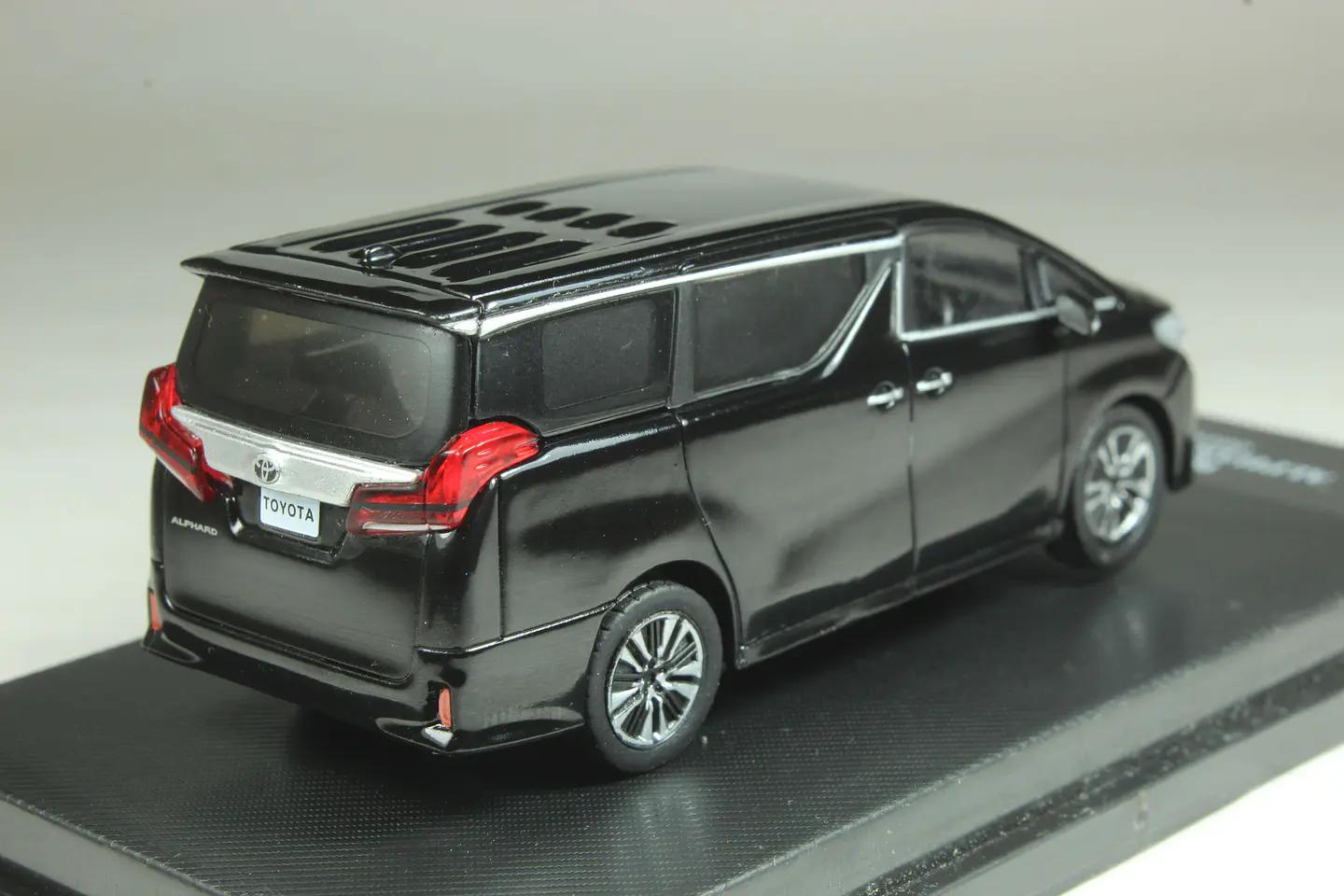 DeAgostini N° 85 Toyota Alphard (AGH30W) 2019 — foto 3 de 3