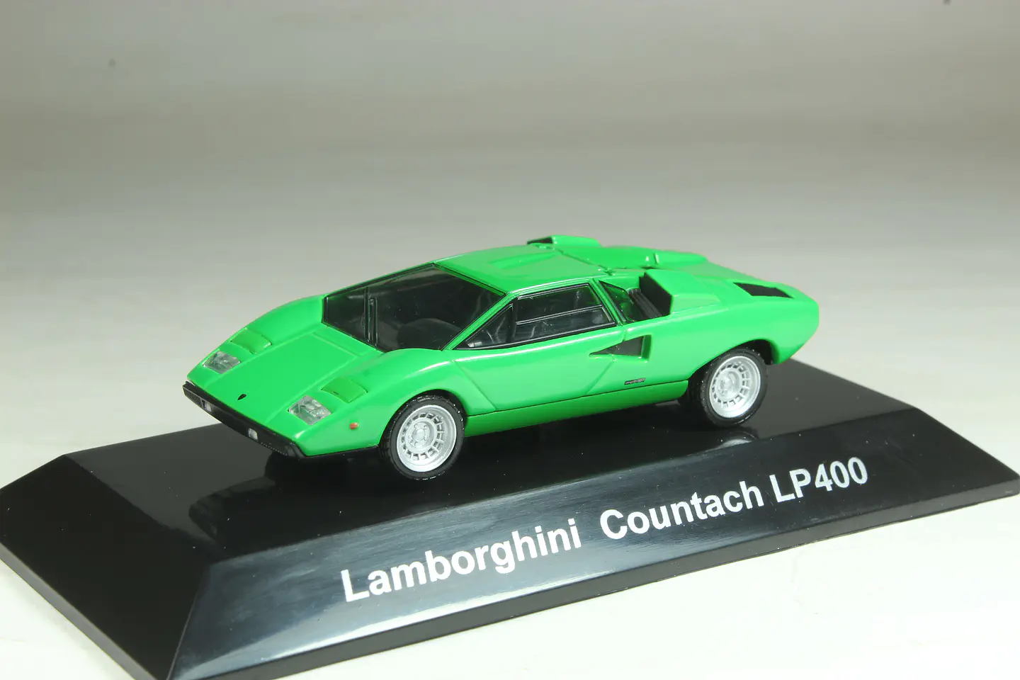 CM's Lamborghini Countach LP400 — foto 1 de 3