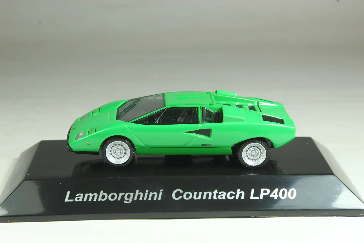 CM's Lamborghini Countach LP400 — foto 2 de 3