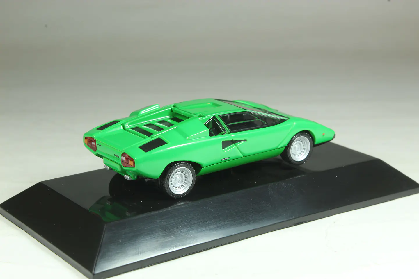 CM's Lamborghini Countach LP400 — foto 3 de 3