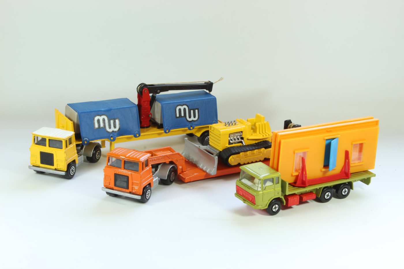 Camiones y carga – miniaturas a escala
