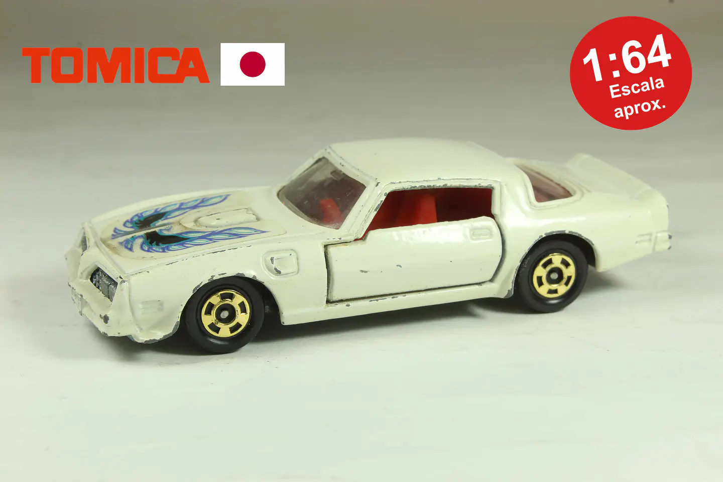Tomica No. F42 Pontiac Firebird Transam Japan (Blanco) — foto 1 de 3