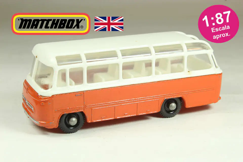 Matchbox Regular Wheels N° 68 Mercedes Coach England — foto 1 de 3