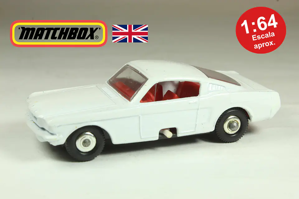 Matchbox Regular Wheels N° 8 Ford Mustang England — foto 1 de 3