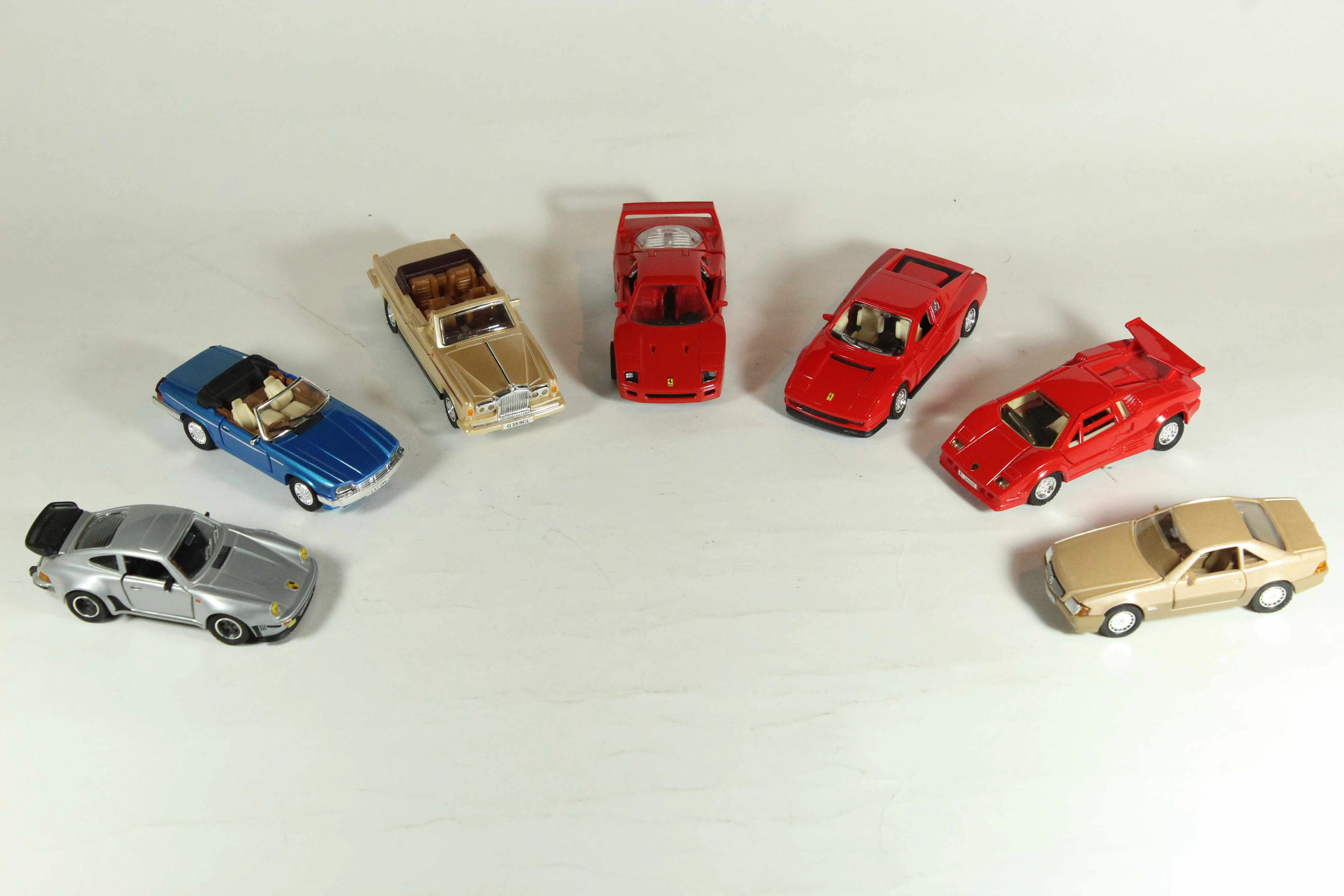 Colección Majorette Deluxe 1000 a escala 1:60: Porsche 911 Turbo, Rolls-Royce Corniche, Ferrari F40, Ferrari Testarossa, Lamborghini Countach, Jaguar XJS y Mercedes 500 SL
