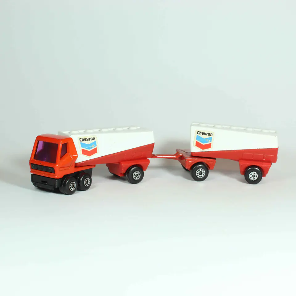 Matchbox Superfast TP-17 Freeway Gas Tanker & Trailer England — foto 1 de 3