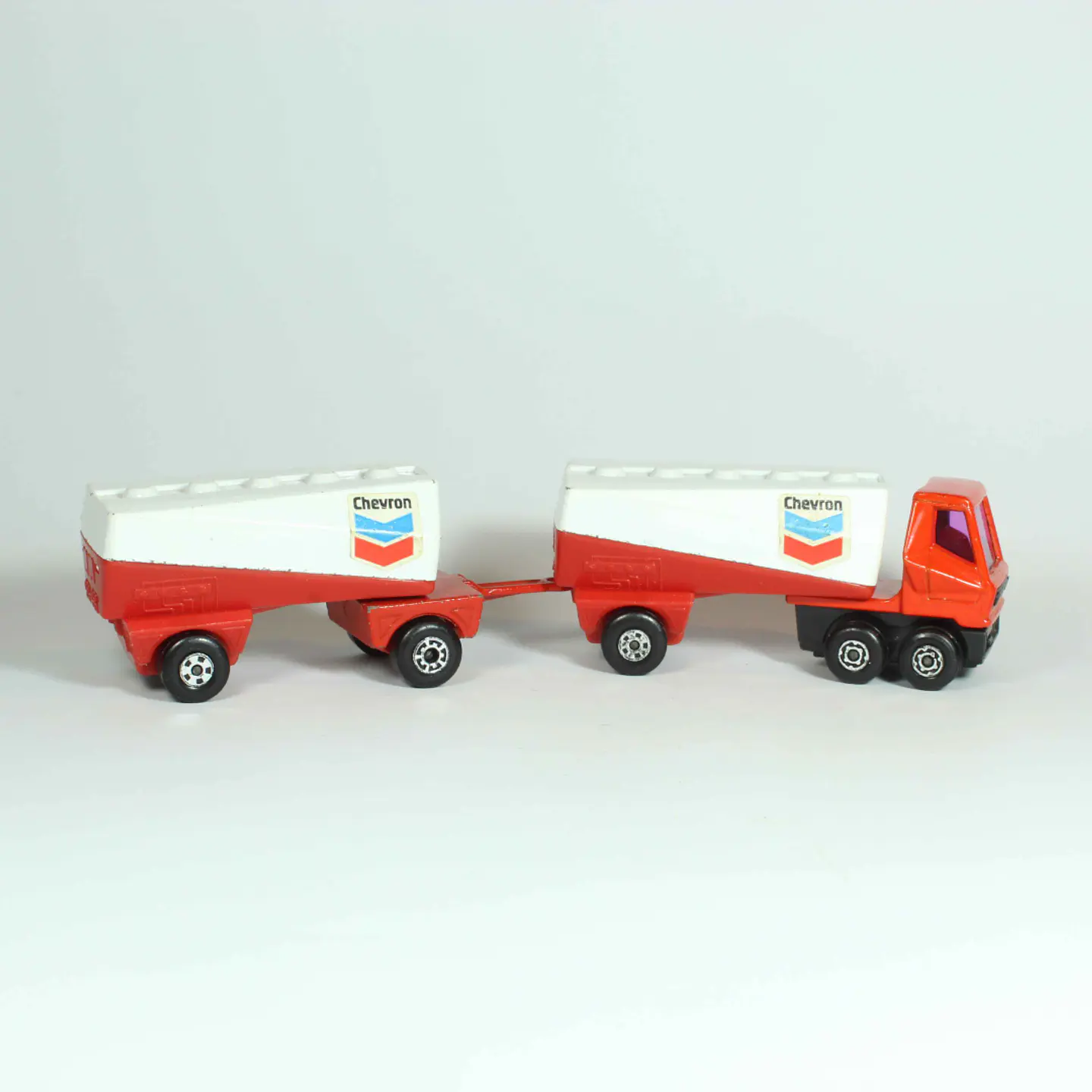 Matchbox Superfast TP-17 Freeway Gas Tanker & Trailer England — foto 2 de 3
