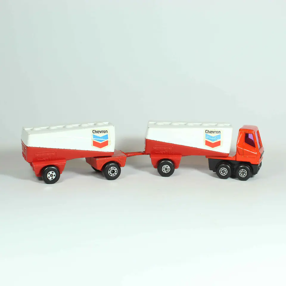 Matchbox Superfast TP-17 Freeway Gas Tanker & Trailer England — foto 2 de 3