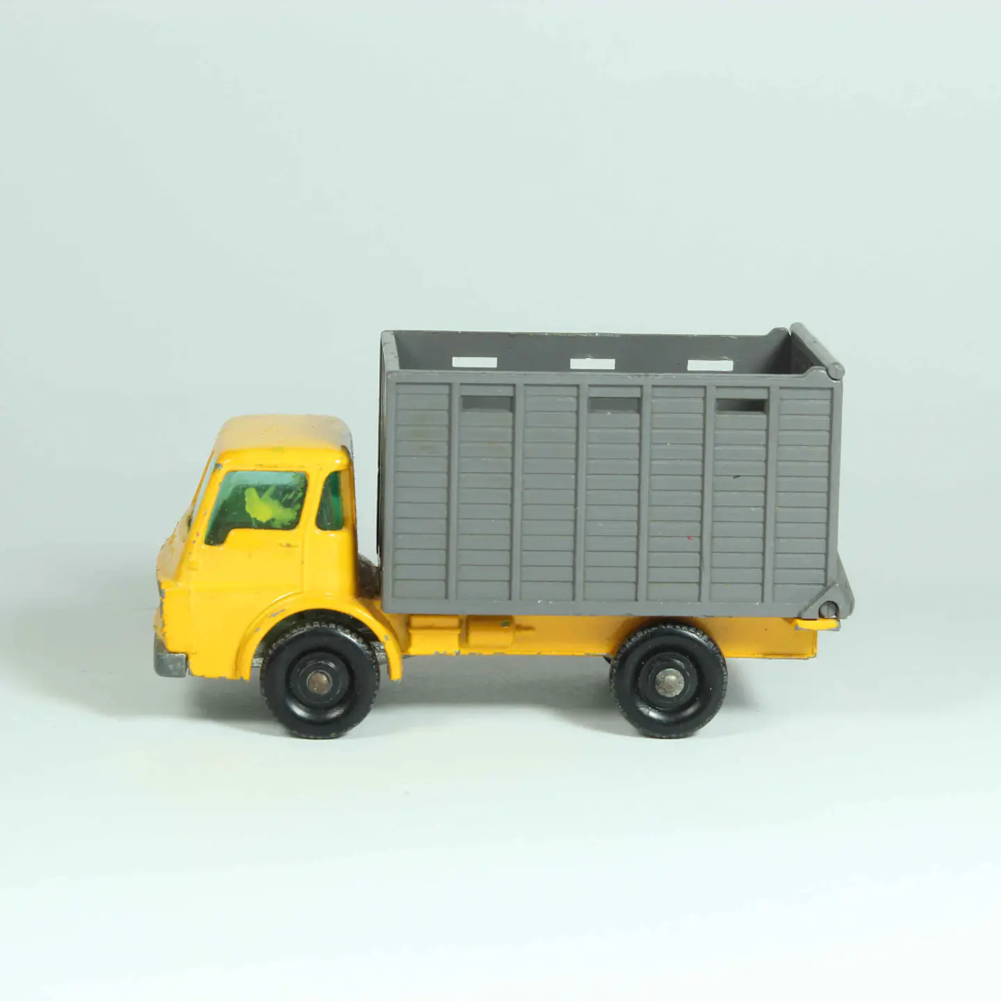 Matchbox Regular Wheels N° 37 Dodge Cattle Truck England — foto 2 de 4