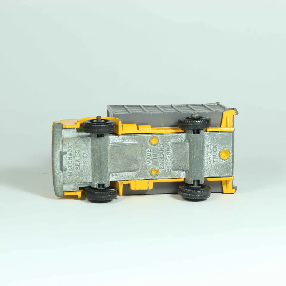 Matchbox Regular Wheels N° 37 Dodge Cattle Truck England — foto 4 de 4