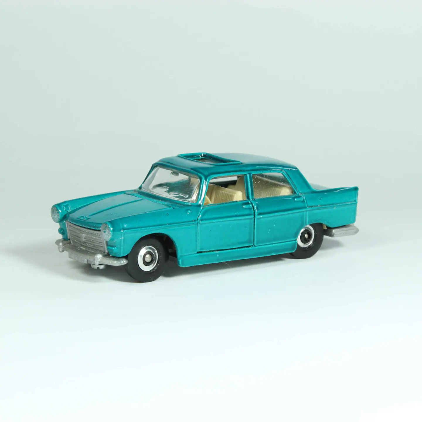 Lonestar Flyers Peugeot 404 England — foto 1 de 4