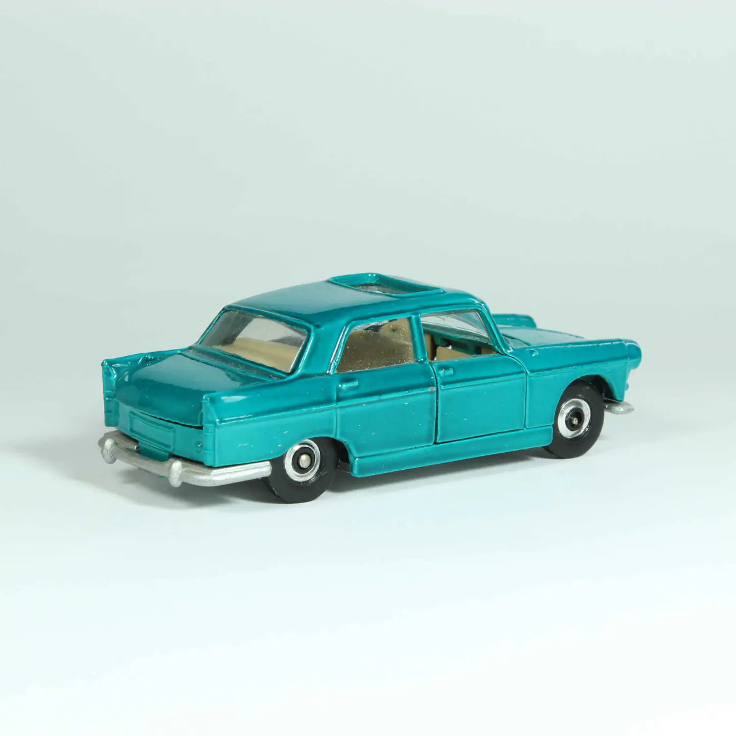 Lonestar Flyers Peugeot 404 England — foto 2 de 4