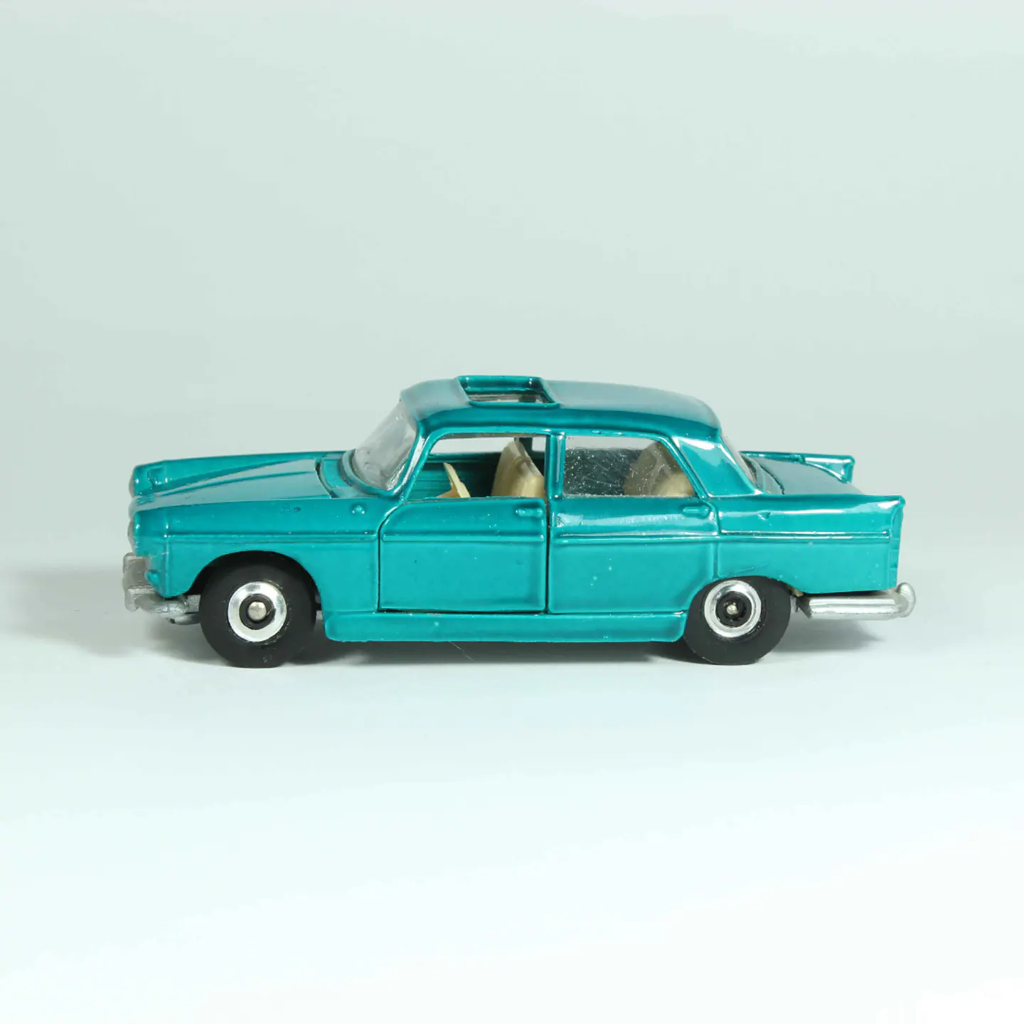 Lonestar Flyers Peugeot 404 England — foto 4 de 4