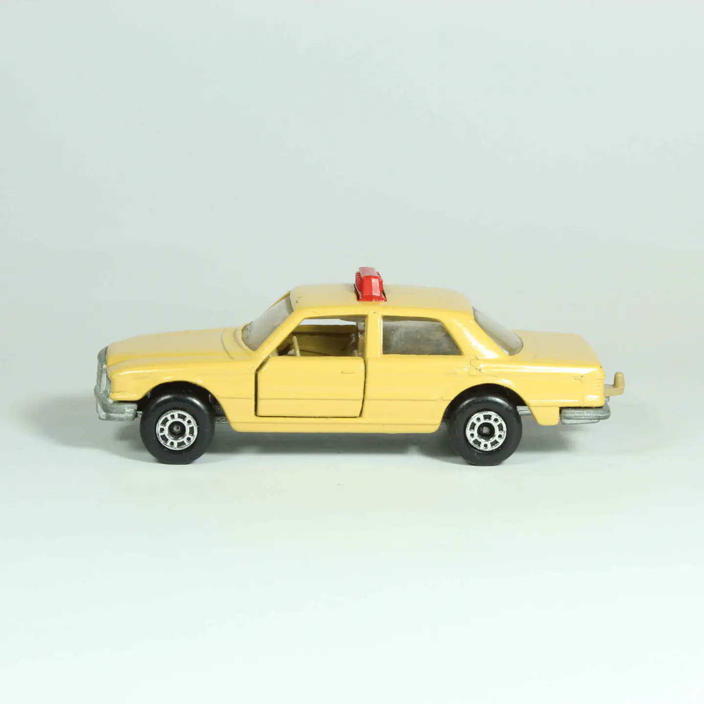 Matchbox Superfast N° 56 Mercedes 450 SEL Taxi England — foto 2 de 4