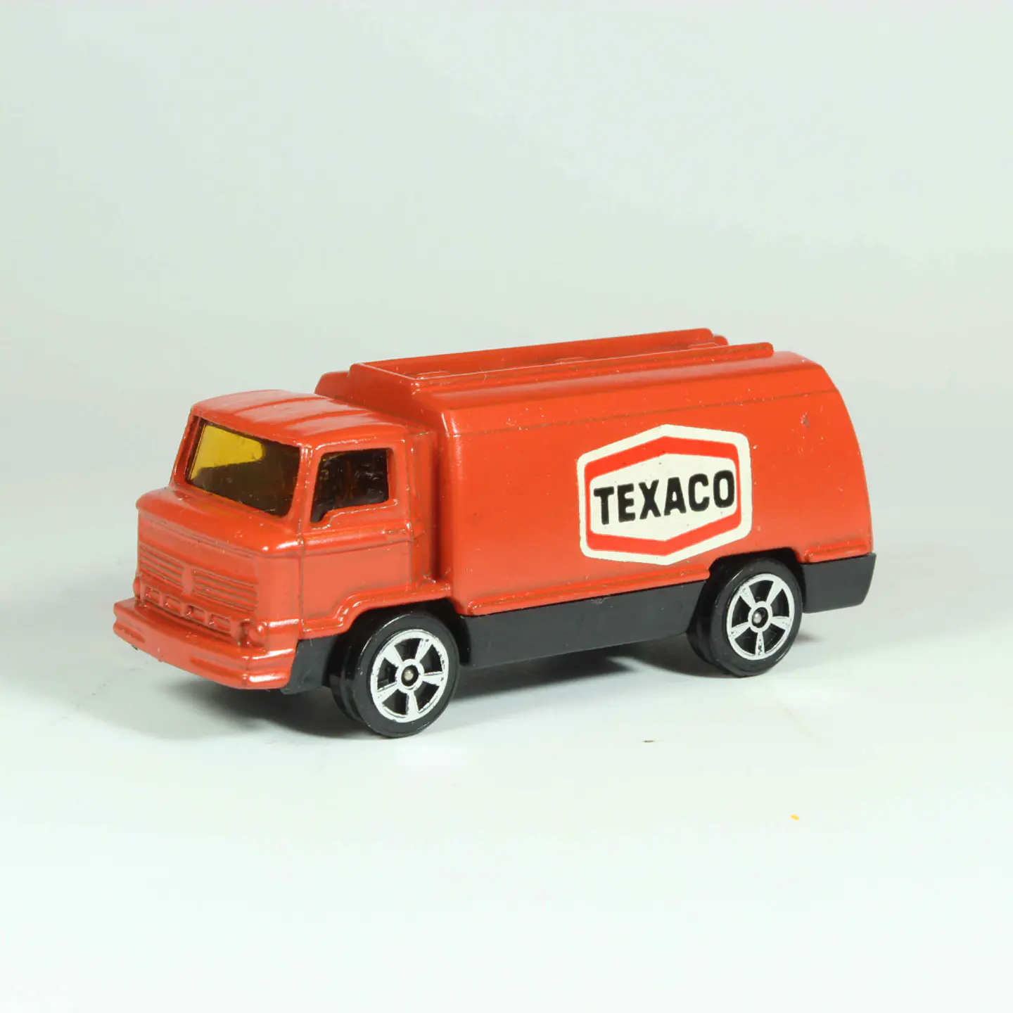 Corgi Juniors Petrol Tanker Gt. Britain — foto 1 de 4