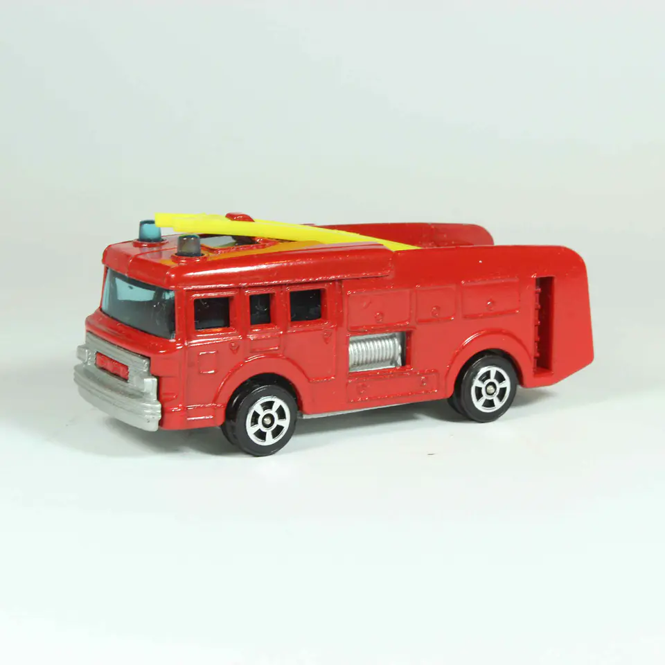 Corgi Juniors ERF Fire Engine Water Tender Gt. Britain — foto 1 de 4