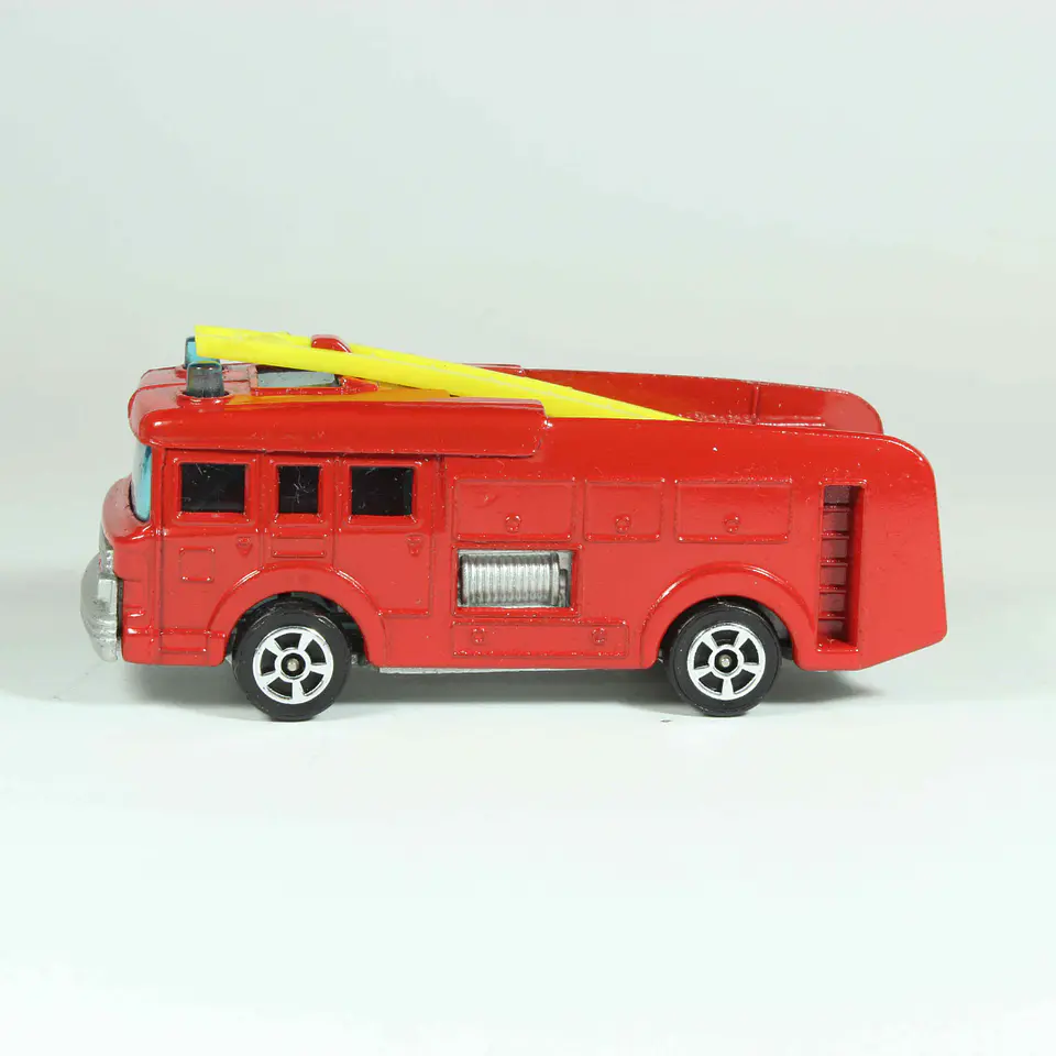 Corgi Juniors ERF Fire Engine Water Tender Gt. Britain — foto 2 de 4