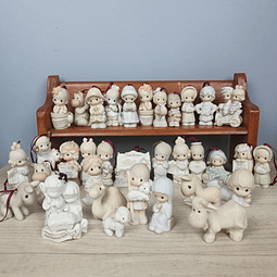 Set de 34 Figuras de Colección "Preciosos Momentos", años 80, 90 y 20xx.