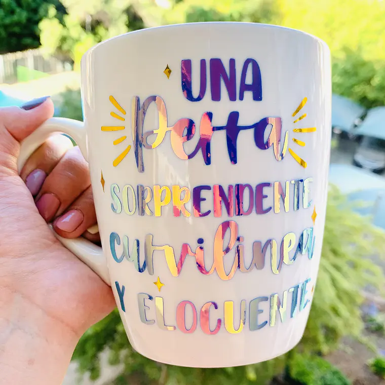 Una perra sorprendente curvilínea y elocuente 2