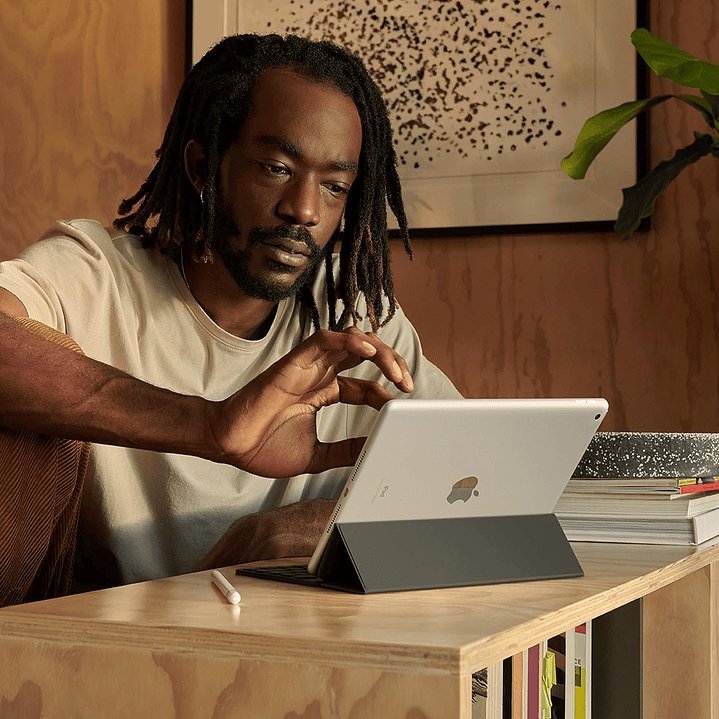 iPad 9th (10.2'' - 64 GB - Wi-Fi + Celular) 4