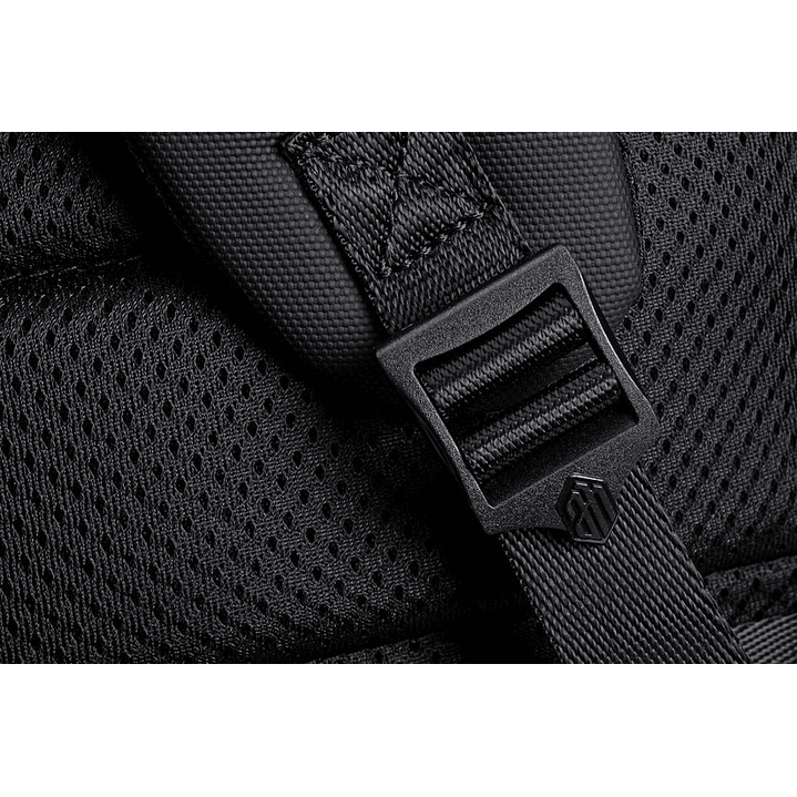 Arctic Hunter B00559 14