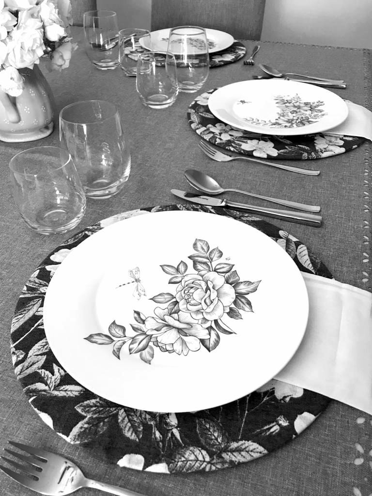 Juego de platos pintado a mano, en blanco y negro