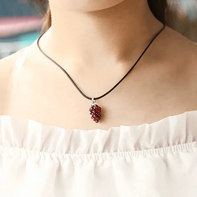 1PC Natural Material Crystal Garnet Grape Pendant Women's Necklace Reiki Healing Decoration Crystals Delicate Raw Stone Jewelry