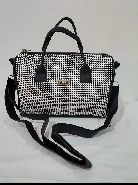 Cartera blanca con negro 
