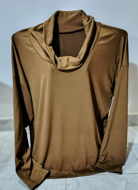 Blusa cuello tortuga 
