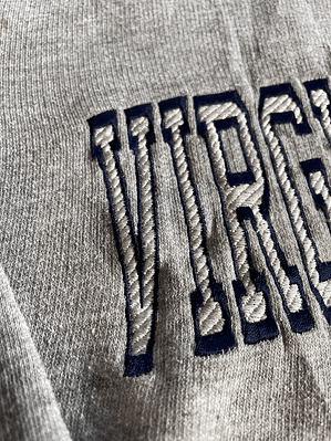Virginia Beach Bordado Hoodie (M)