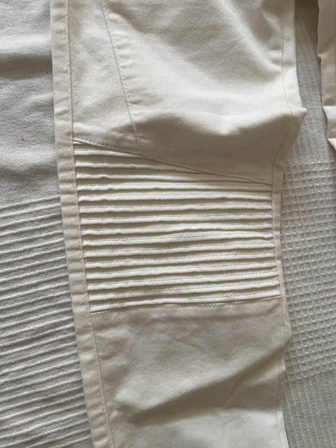 Pantalón Blanco Zara Talla 38 Slim Cremalleras Detalles Rodilla 2