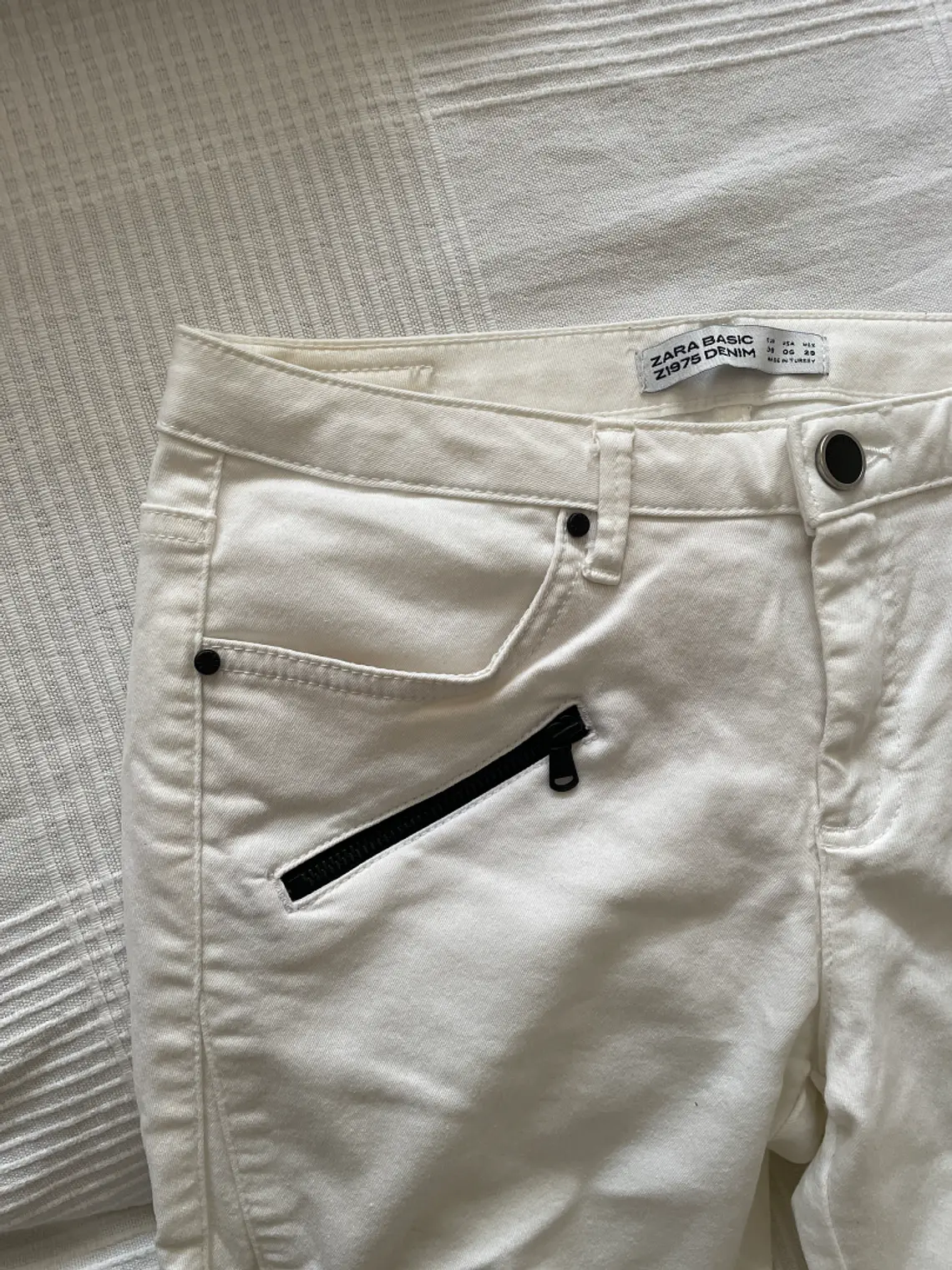 Pantalón Blanco Zara Talla 38 Slim Cremalleras Detalles Rodilla 4