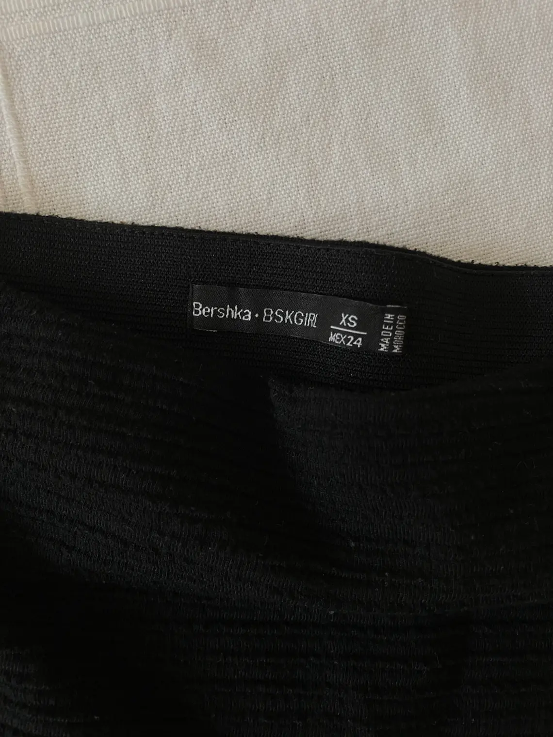 Falda Mini Negra Bershka XS Ajustada Basic Black Skirt Elástica 3