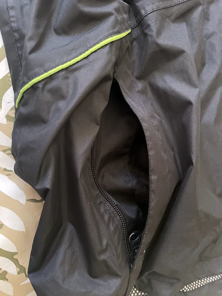 Cortavientos Negro Drizzle M/L Oversized Retro Neón Gorpcore 5