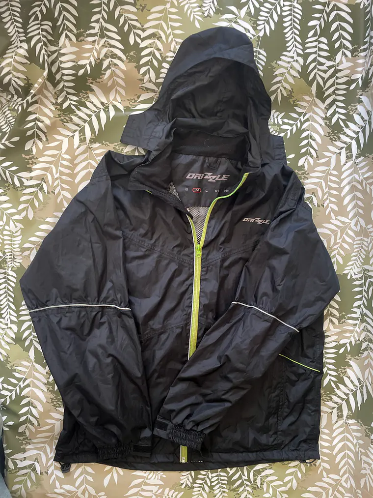 Cortavientos Negro Drizzle M/L Oversized Retro Neón Gorpcore 1