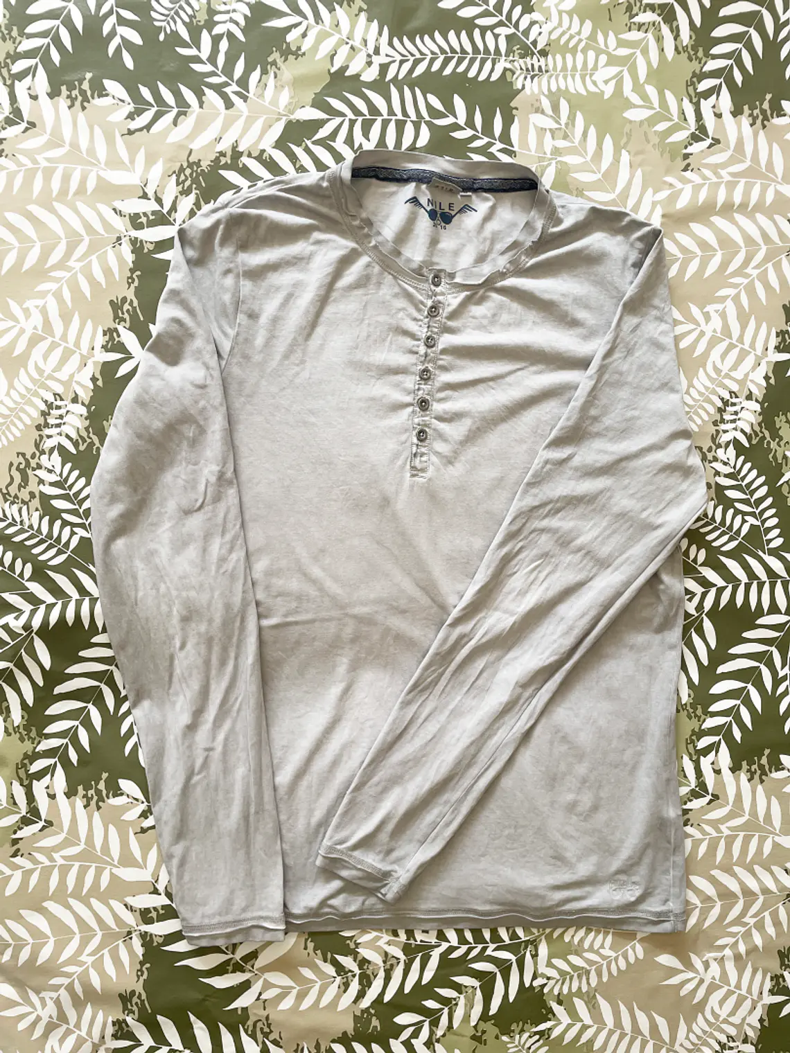 Camiseta Nile M Manga Larga Blanca Henley Style Botones Retro 1