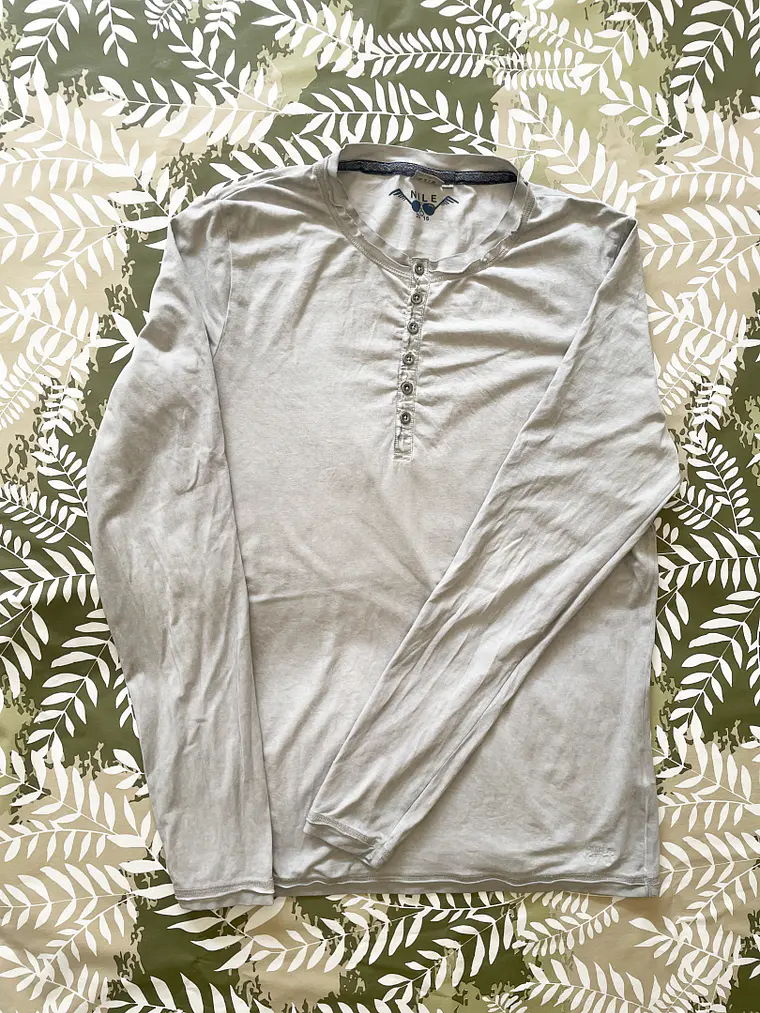 Camiseta Nile M Manga Larga Blanca Henley Style Botones Retro 1