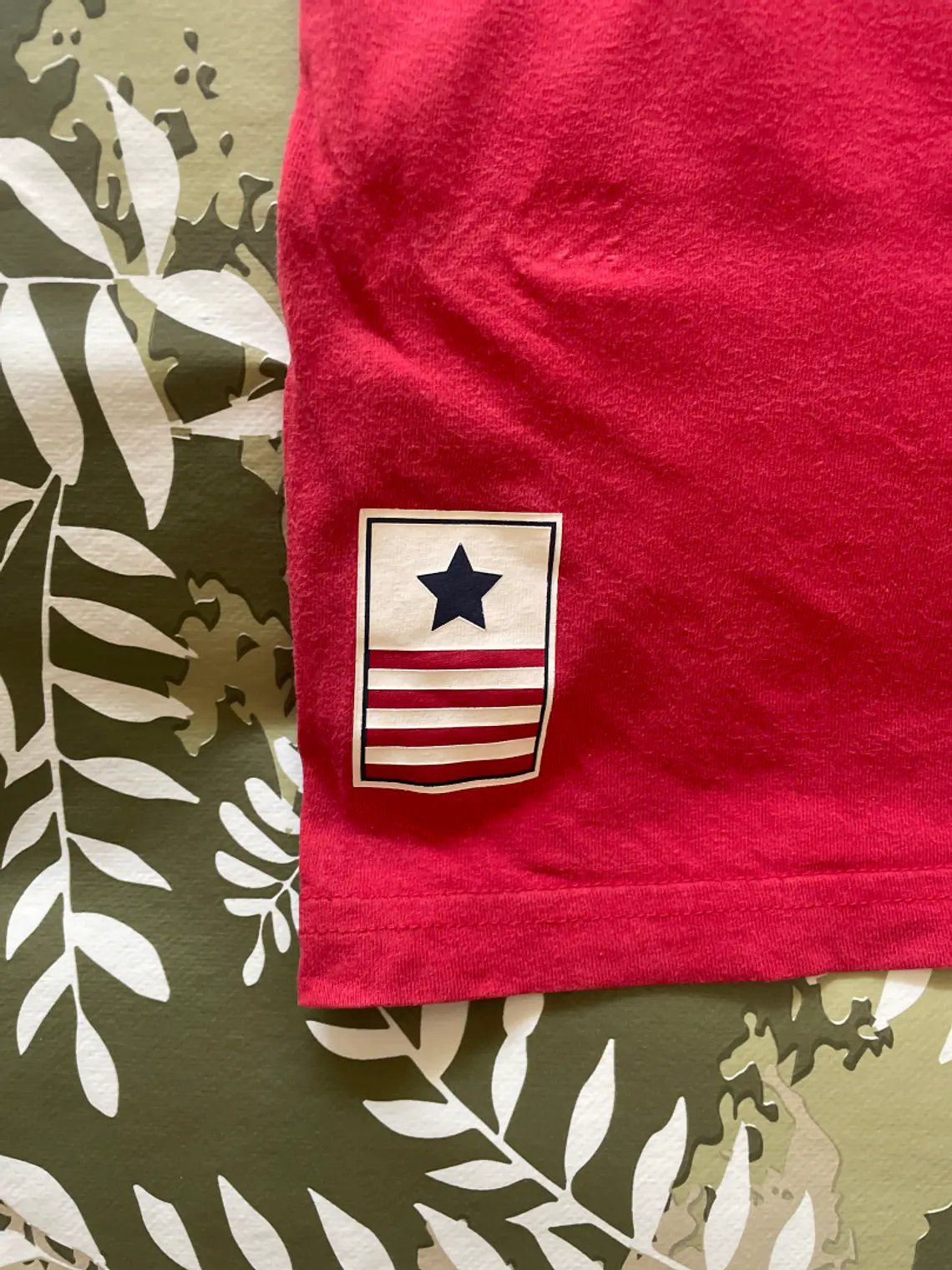 Camiseta Roja M Outfitters Nation College Style Graphic Tee 2