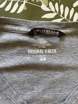 Camiseta Gris H&M L.O.G.G. XL Cuello Pico Grandota Basic