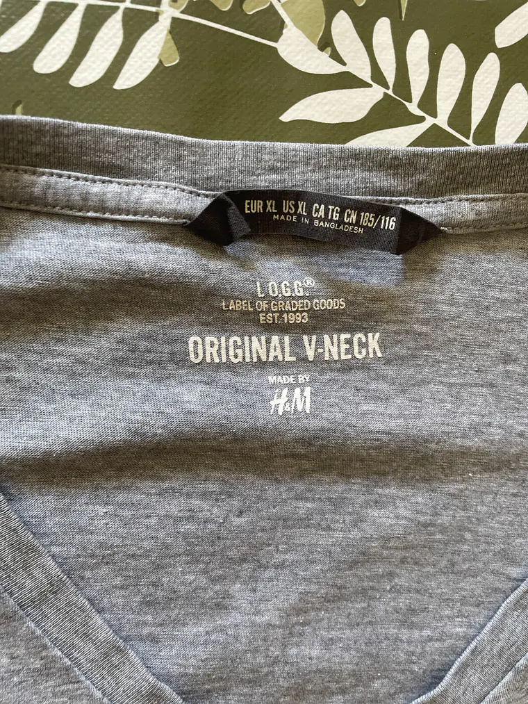 Camiseta Gris H&M L.O.G.G. XL Cuello Pico Grandota Basic 2