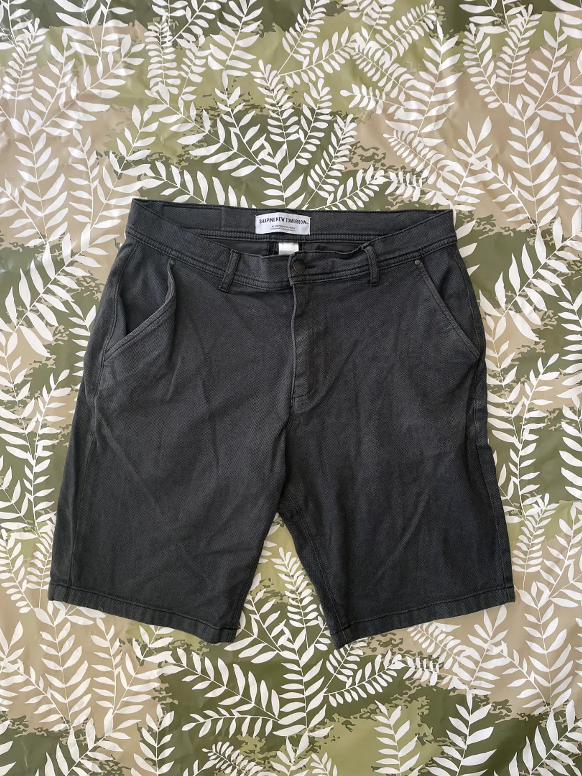 Short Shaping New Tomorrow L W34 Gris Oscuro Scandinavian Design 1