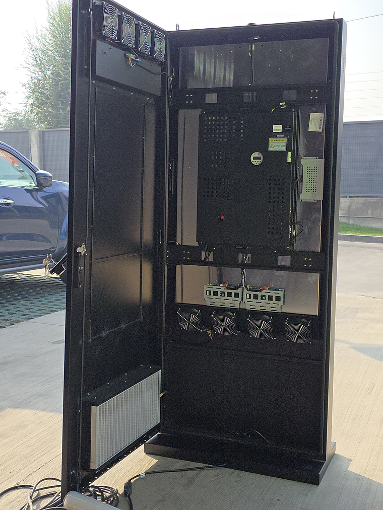 Tótem Interactivo de Exterior 55” | IP65, Full HD, Alta Luminosidad 2