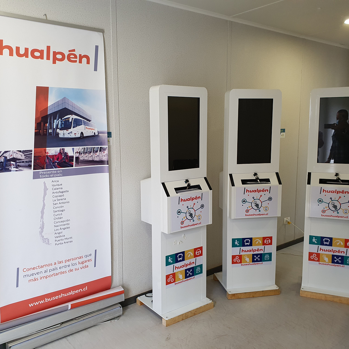 Tótem para Impresión de Documentos A4 | Pantalla Táctil 24” y PC Integrado 2