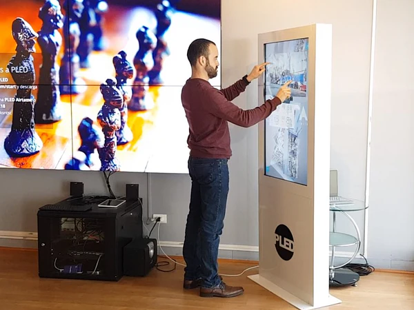 ¿Qué es un tótem interactivo y para qué sirve?