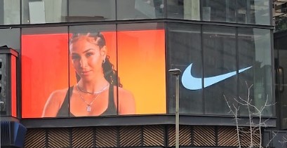 Pantalla LED para retail: aumenta ventas con señalética digital