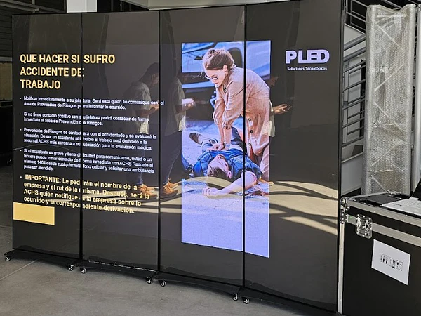 Pendón LED para ferias y stands: guía profesional Chile